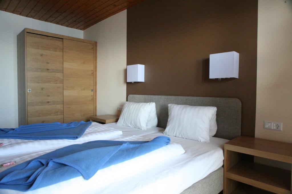 Hotel Sattleggers Alpenhof & Feriensternwarte à Greifenburg Extérieur photo