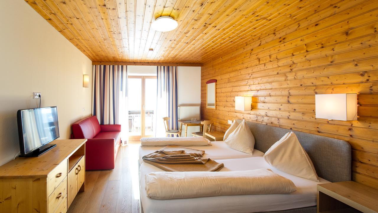 Hotel Sattleggers Alpenhof & Feriensternwarte à Greifenburg Extérieur photo