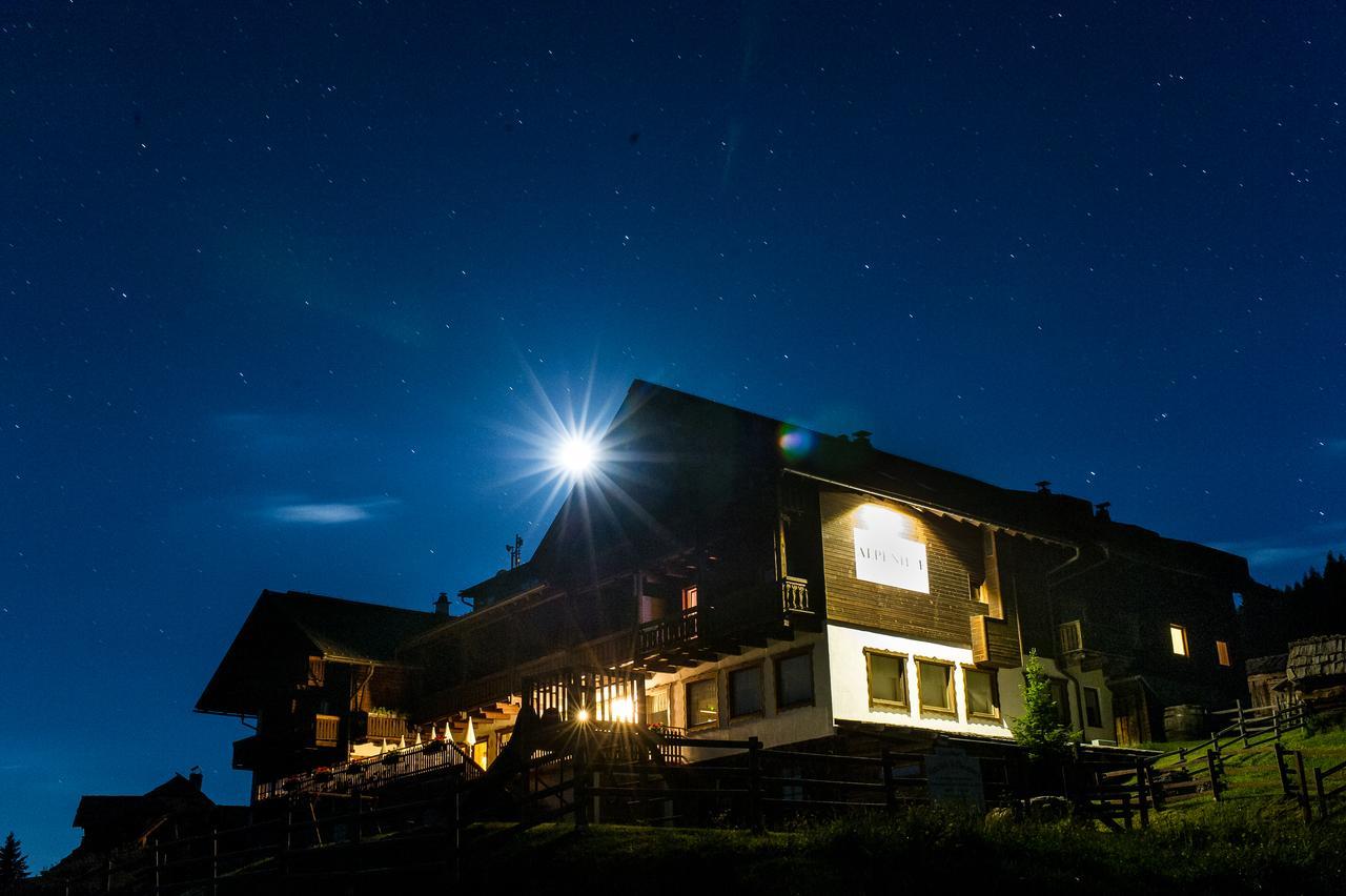 Hotel Sattleggers Alpenhof & Feriensternwarte à Greifenburg Extérieur photo