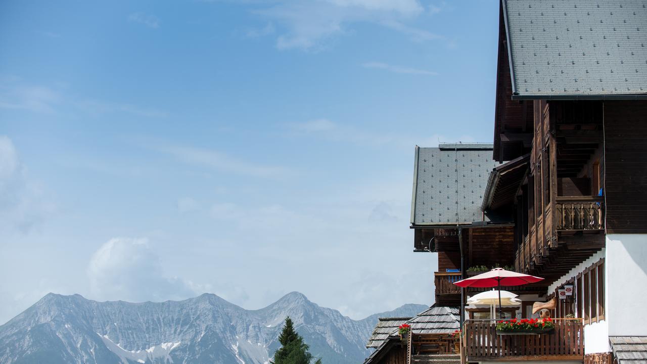 Hotel Sattleggers Alpenhof & Feriensternwarte à Greifenburg Extérieur photo