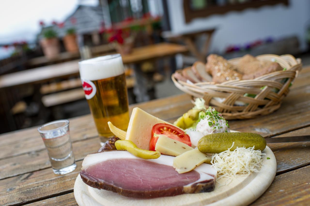 Hotel Sattleggers Alpenhof & Feriensternwarte à Greifenburg Extérieur photo